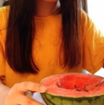 留学生吃瓜和娱乐圈吃瓜,揭秘全球“吃瓜”文化现象